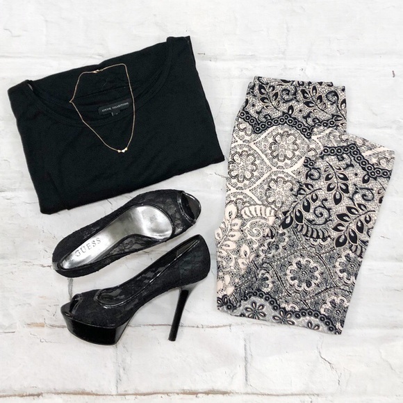 Floral Capri Leggings - Picture 2 of 4